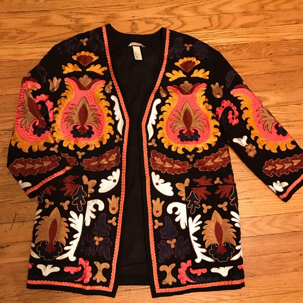 Embroidered jacket with pockets